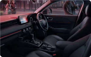 Sensasi premium yang kontemporer ketika masuk ke dalam mobil yang begitu ikonik.